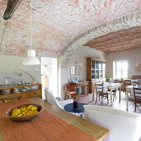 Lacasarossamurazzano Bed & Breakfast 3*